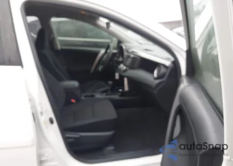 2017 Toyota Rav4 Le z USA, uszkodzony, nr VIN JTMBFREV0HJ706603